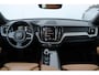 Volvo XC60 B5 250PK Inscription | Adaptive Cruise & Pilot Assist | Harman/Kardon Premium Audio | Lederen Bekleding incl. Stoelverwarming | Park assist voor + achter | 360 Camera | Elektrische Bestuurdersstoel incl. Memory | AppleCarplay/AndroidAuto | 20" Velgen | Semi elektr. Trekhaak |