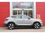 Volvo C40 Single Motor Core 238PK 69 kWh | PANORAMADAK | STOEL / STUUR VERWARMING | DODEHOEKDETECTIE | ACHTERUITRIJCAMERA | NAVIGATIE | APPLE-CARPLAY / ANDROID-AUTO | CRUISE CONTROL | KEYLESS START | DRAADLOZE TELEFOONLADER | PARKEERSENSOREN VOOR / ACHTER |