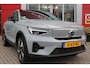 Volvo C40 Single Motor Core 238PK 69 kWh | PANORAMADAK | STOEL / STUUR VERWARMING | DODEHOEKDETECTIE | ACHTERUITRIJCAMERA | NAVIGATIE | APPLE-CARPLAY / ANDROID-AUTO | CRUISE CONTROL | KEYLESS START | DRAADLOZE TELEFOONLADER | PARKEERSENSOREN VOOR / ACHTER |