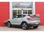 Volvo C40 Single Motor Core 238PK 69 kWh | PANORAMADAK | STOEL / STUUR VERWARMING | DODEHOEKDETECTIE | ACHTERUITRIJCAMERA | NAVIGATIE | APPLE-CARPLAY / ANDROID-AUTO | CRUISE CONTROL | KEYLESS START | DRAADLOZE TELEFOONLADER | PARKEERSENSOREN VOOR / ACHTER |