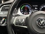 Volkswagen Golf 1.4 TSI GTE 204Pk Automaat (SCHUIFDAK, APPLE CARPLAY, NAVIGATIE, LEDER, KEYLESS, STOELVERWARMING, SPORTSTOELEN, CAMERA, GETINT GLAS, TREKHAAK, NIEUWSTAAT)