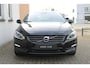 Volvo V60 2.0 T4 Polar+ Dynamic | [Park Assist voor + achter | Verwarmbare voorstoelen | 17-Inch Lichtmetalen velgen | Sensus Navigatie | Dual Xenon koplampen met bochtverlichting | Cruise Control | Electronic Climate Control Dual Zone | Leder met sportstoelen en met Offblack hemel | Geintegreerde uitlaatpijpen