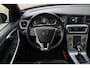 Volvo V60 2.0 T4 Polar+ Dynamic | [Park Assist voor + achter | Verwarmbare voorstoelen | 17-Inch Lichtmetalen velgen | Sensus Navigatie | Dual Xenon koplampen met bochtverlichting | Cruise Control | Electronic Climate Control Dual Zone | Leder met sportstoelen en met Offblack hemel | Geintegreerde uitlaatpijpen