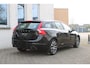 Volvo V60 2.0 T4 Polar+ Dynamic | [Park Assist voor + achter | Verwarmbare voorstoelen | 17-Inch Lichtmetalen velgen | Sensus Navigatie | Dual Xenon koplampen met bochtverlichting | Cruise Control | Electronic Climate Control Dual Zone | Leder met sportstoelen en met Offblack hemel | Geintegreerde uitlaatpijpen