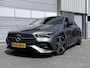 Mercedes-Benz CLA 180 Star Edition AMG | Night Pakket | Panoramadak | Bruin Interieur | Dodehoekassistent | Apple CarPlay | Android Auto | Sfeerverlichting | Stoelverwarming | Parkeersensoren | Achteruitrijcamera | Elektrisch Inklapbare Buitenspiegels