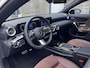 Mercedes-Benz CLA 180 Star Edition AMG | Night Pakket | Panoramadak | Bruin Interieur | Dodehoekassistent | Apple CarPlay | Android Auto | Sfeerverlichting | Stoelverwarming | Parkeersensoren | Achteruitrijcamera | Elektrisch Inklapbare Buitenspiegels