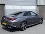 Mercedes-Benz CLA 180 Star Edition AMG | Night Pakket | Panoramadak | Bruin Interieur | Dodehoekassistent | Apple CarPlay | Android Auto | Sfeerverlichting | Stoelverwarming | Parkeersensoren | Achteruitrijcamera | Elektrisch Inklapbare Buitenspiegels