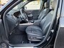 Mercedes-Benz GLB 200 Business Solution AMG | Trekhaak afneembaar | Panoramadak | Night pakket | Achteruitrijcamera | Sfeerverlichting | Dodehoekassistentie | Elektrische achterklep