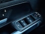 Mercedes-Benz GLB 200 Business Solution AMG | Trekhaak afneembaar | Panoramadak | Night pakket | Achteruitrijcamera | Sfeerverlichting | Dodehoekassistentie | Elektrische achterklep