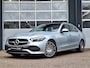 Mercedes-Benz C-klasse 180 Star Edition Luxury | Panoramadak | DISTRONIC Afstandsassistent | Elektrisch Verstelbare Stoelen + Memory | Dodehoekassistent | Apple CarPlay | Android Auto | Sfeerverlichting | Stoelverwarming | Elektrisch Inklapbare Buitenspiegels