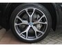BMW X5 xDrive50e 490PK M-SPORT LAUNCH EDITION | PANORAMA SCHUIF/KANTEL DAK "SKY LOUNGE" | COMFORT STOELEN ELEKTRISCH VERSTELBAAR MET GEHEUGENFUNCTIE EN VERWARMBAAR VOOR EN ACHTER | LEDEREN BEKLEDING BMW INDIVIDUAL ZWART | EDELHOUT INTERIEURLIJSTEN | RIJASSISTENT-SYSTEEM DRIVING ASSISTANT PROFFESIONAL MET O.A. DODEHOEK DETECTIE EN ADAPTIVE CRUISE CONTROL | TRAVEL PAKKET | INNOVATIE-PAKKET: PARKEERASSISTENT-PAKKET PROFESSIONAL/ADAPTIEVE LED KOPLAMPEN/HARMAN/KARDON AUDIO SYSTEM/BMW LIVE PROFESSIONAL/RIJASSISTEN-SYSTEEM BMW GESTURE CONTROL/RIJSTROOK ASSISTENT/RIJSTROOKWISSEL ASSISTENT/BOTSWAARSCHUWING/RIJASSISTENT ACHTERBOTSING | DRAADLOZE APPLE CARPLAY/ANDROID AUTO | NAVIGATIE | 360° CAMERA | GEKOELDE BEKERHOUDERS | LUCHTVERING | DRAADLOZE TELEFOONLADER | ELEKTRISCH BEDIENBARE ACHTERKLEP | HEAD UP DISPLAY |