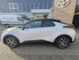 Toyota C-HR / C-HR+ 1.8 HYBRID 140 FIRST-EDITION NAVI BLIND-SPOT KEYLESS APPLE/ANDROID PARK-SENSOREN 360-CAMERA ELEK-ACHTERKLEP LM-VELGEN AD-CRUISE