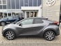 Toyota C-HR / C-HR+ 1.8 HYBRID 140 FIRST-EDITION AFN-TREKHAAK 360CAMERA KEYLESS GETINT GLAS AD-CRUISE  APPLE CARPLAY/ ANDROID AUTO 18''LMV ELEK-ACHTERKLEP PARK-SENSOREN BLIND-SPOT