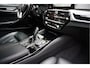 BMW 5-Serie Touring 530i High Executive Sport Line | PANO * HUD * Sfeerverlichting * Adaptive + Lane * Wegklapbare trekhaak * Comfortzetels * BMW onderhouden *