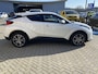 Toyota C-HR / C-HR+ 1.8 HYBRID EXECUTIVE TREKHAAK PARK-SENSOREN BLIND-SPOT KEYLESS LM-VELGEN STOELVERW BLUETOOTH CAMERA