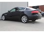 Jaguar XE 2.0 Portfolio | Incl. 12 maanden garantie | Cruise control | Climate control | Stoel/stuurverwarming | Parkeercamera | Lane assist | Navigatie | Bluetooth | Meridian audio |