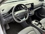 Hyundai Ioniq Premium EV 38 kWh Automaat / SOH 98,1% / Dealer onderhouden / Warmtepomp / Lederen bekleding / Stuur-/Stoel-/Achterbankverwarming / Stoelventilatie / Adaptieve Cruise Control / Achteruitrijcamera /