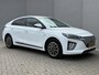 Hyundai Ioniq Premium EV 38 kWh Automaat / SOH 98,1% / Dealer onderhouden / Warmtepomp / Lederen bekleding / Stuur-/Stoel-/Achterbankverwarming / Stoelventilatie / Adaptieve Cruise Control / Achteruitrijcamera /