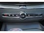Volvo XC60 T6 Recharge AWD Plus Black Edition - Luchtvering - Panorama/schuifdak - IntelliSafe Assist & Surround - 360º Camera - Harman/Kardon audio - Adaptieve LED koplampen - Verwarmde voorstoelen, stuur & achterbank - Parkeersensoren voor & achter - Elektr. bedienb. voorstoelen met geheugen - Draadloze tel. lader - Extra getint glas - Elektr. inklapbare trekhaak - 21' LMV