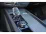 Volvo XC60 T6 Recharge AWD Plus Black Edition - Luchtvering - Panorama/schuifdak - IntelliSafe Assist & Surround - 360º Camera - Harman/Kardon audio - Adaptieve LED koplampen - Verwarmde voorstoelen, stuur & achterbank - Parkeersensoren voor & achter - Elektr. bedienb. voorstoelen met geheugen - Draadloze tel. lader - Extra getint glas - Elektr. inklapbare trekhaak - 21' LMV