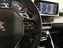 Peugeot 2008 1.2 PureTech Allure Sport 131Pk Automaat (APPLE CARPLAY, GROOT NAVI, ZWART HEMEL, LEDER, 360 CAMERA, SPORTSTOELEN, GETINT GLAS, LM VELGEN, NIEUWE APK, NIEUWSTAAT)