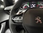 Peugeot 2008 1.2 PureTech Allure Sport 131Pk Automaat (APPLE CARPLAY, GROOT NAVI, ZWART HEMEL, LEDER, 360 CAMERA, SPORTSTOELEN, GETINT GLAS, LM VELGEN, NIEUWE APK, NIEUWSTAAT)