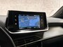 Peugeot 2008 1.2 PureTech Allure Sport 131Pk Automaat (APPLE CARPLAY, GROOT NAVI, ZWART HEMEL, LEDER, 360 CAMERA, SPORTSTOELEN, GETINT GLAS, LM VELGEN, NIEUWE APK, NIEUWSTAAT)