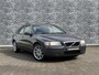 Volvo S60 2.0T Kinetic Chrono | 5 cilinder | Trekhaak | Navigatie | Spaceball | Lichtmetalen Velgen 17 inch | Climate Control | Mistlampen | Half Lederen Bekleding | Cruise control |