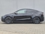 Tesla Model Y Long Range RWD 75 kWh Automaat / CCS snellader / Panoramadak / Trekhaak afneembaar / Basic Autopilot / Rondomzicht camera / Trekgewicht 1600 kg / Stuur- Stoel & Voorruitverwarming / Elektrische achterklep / Adaptief cruise control /