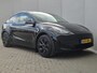 Tesla Model Y Long Range RWD 75 kWh Automaat / CCS snellader / Panoramadak / Trekhaak afneembaar / Basic Autopilot / Rondomzicht camera / Trekgewicht 1600 kg / Stuur- Stoel & Voorruitverwarming / Elektrische achterklep / Adaptief cruise control /