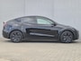 Tesla Model Y Long Range RWD 75 kWh Automaat / CCS snellader / Panoramadak / Trekhaak afneembaar / Basic Autopilot / Rondomzicht camera / Trekgewicht 1600 kg / Stuur- Stoel & Voorruitverwarming / Elektrische achterklep / Adaptief cruise control /