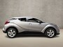 Toyota C-HR / C-HR+ 1.8 Hybrid Sport Automaat (NAVIGATIE, CLIMATE, CAMERA, GETINT GLAS, SPORTSTOELEN, GETINT GLAS, CRUISE, ADAPTIVE CRUISE, ZWART HEMEL, NIEUWE APK, NIEUWSTAAT)