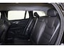 Volvo V60 T6 Recharge AWD Plus Dark - IntelliSafe Assist & Surround - Parkeercamera achter - Verwarmde voorstoelen, stuur & achterbank - Parkeersensoren voor & achter - Elektr. bedienb. voorstoelen met geheugen - Elektr. inklapbare trekhaak - 18' LMV