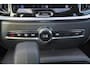 Volvo V60 T6 Recharge AWD Plus Dark - IntelliSafe Assist & Surround - Parkeercamera achter - Verwarmde voorstoelen, stuur & achterbank - Parkeersensoren voor & achter - Elektr. bedienb. voorstoelen met geheugen - Elektr. inklapbare trekhaak - 18' LMV