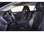 Volvo V60 T6 Recharge AWD Plus Dark - IntelliSafe Assist & Surround - Parkeercamera achter - Verwarmde voorstoelen, stuur & achterbank - Parkeersensoren voor & achter - Elektr. bedienb. voorstoelen met geheugen - Elektr. inklapbare trekhaak - 18' LMV