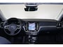 Volvo V60 T6 Recharge AWD Plus Dark - IntelliSafe Assist & Surround - Parkeercamera achter - Verwarmde voorstoelen, stuur & achterbank - Parkeersensoren voor & achter - Elektr. bedienb. voorstoelen met geheugen - Elektr. inklapbare trekhaak - 18' LMV