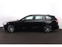 Volvo V60 T6 Recharge AWD Plus Dark - IntelliSafe Assist & Surround - Parkeercamera achter - Verwarmde voorstoelen, stuur & achterbank - Parkeersensoren voor & achter - Elektr. bedienb. voorstoelen met geheugen - Elektr. inklapbare trekhaak - 18' LMV