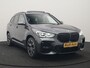 BMW X1 xDrive25e M Sport PHEV 221pk Dealer O.H. | Trekhaak Af Fabriek | Panodak | Adaptive Cruise | Head Up | Camera | Lederen Sportstoelen Memory & Verwarmd | Harman / Kardon | Keyless | Sfeerverlichting | Navigatie | DAB | Plug In Hybrid