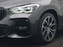 BMW X1 xDrive25e M Sport PHEV 221pk Dealer O.H. | Trekhaak Af Fabriek | Panodak | Adaptive Cruise | Head Up | Camera | Lederen Sportstoelen Memory & Verwarmd | Harman / Kardon | Keyless | Sfeerverlichting | Navigatie | DAB | Plug In Hybrid