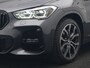 BMW X1 xDrive25e M Sport PHEV 221pk Dealer O.H. | Trekhaak Af Fabriek | Panodak | Adaptive Cruise | Head Up | Camera | Lederen Sportstoelen Memory & Verwarmd | Harman / Kardon | Keyless | Sfeerverlichting | Navigatie | DAB | Plug In Hybrid