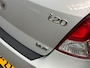 Hyundai i20 1.2i Sport Deluxe (SCHUIFDAK, APPLE CARPLAY, AIRCO, LEDER, PARKEERSENSOREN, SPORTSTOELEN, CRUISE, BLUETOOTH, NIEUWSTAAT)
