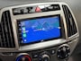 Hyundai i20 1.2i Sport Deluxe (SCHUIFDAK, APPLE CARPLAY, AIRCO, LEDER, PARKEERSENSOREN, SPORTSTOELEN, CRUISE, BLUETOOTH, NIEUWSTAAT)