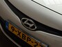 Hyundai i20 1.2i Sport Deluxe (SCHUIFDAK, APPLE CARPLAY, AIRCO, LEDER, PARKEERSENSOREN, SPORTSTOELEN, CRUISE, BLUETOOTH, NIEUWSTAAT)