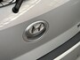 Hyundai i20 1.2i Sport Deluxe (SCHUIFDAK, APPLE CARPLAY, AIRCO, LEDER, PARKEERSENSOREN, SPORTSTOELEN, CRUISE, BLUETOOTH, NIEUWSTAAT)