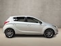 Hyundai i20 1.2i Sport Deluxe (SCHUIFDAK, APPLE CARPLAY, AIRCO, LEDER, PARKEERSENSOREN, SPORTSTOELEN, CRUISE, BLUETOOTH, NIEUWSTAAT)