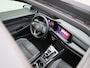 Volkswagen Golf 1.5 eTSI R-Line Business 150 PK | Automaat | Panoramisch Schuif - Kanteldak | Navigatie | Digital Cockpit pro | Keyless | Stoelverwarming | Ledachterlichten met dynamisch knipperlicht | Achteruitrijcamera | Design Pakket Exterieur 'Black Style'