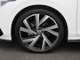 Volkswagen Golf 1.5 eTSI R-Line Business 150 PK | Automaat | Panoramisch Schuif - Kanteldak | Navigatie | Digital Cockpit pro | Keyless | Stoelverwarming | Ledachterlichten met dynamisch knipperlicht | Achteruitrijcamera | Design Pakket Exterieur 'Black Style'