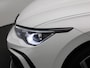 Volkswagen Golf 1.5 eTSI R-Line Business 150 PK | Automaat | Panoramisch Schuif - Kanteldak | Navigatie | Digital Cockpit pro | Keyless | Stoelverwarming | Ledachterlichten met dynamisch knipperlicht | Achteruitrijcamera | Design Pakket Exterieur 'Black Style'