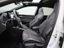 Volkswagen Golf 1.5 eTSI R-Line Business 150 PK | Automaat | Panoramisch Schuif - Kanteldak | Navigatie | Digital Cockpit pro | Keyless | Stoelverwarming | Ledachterlichten met dynamisch knipperlicht | Achteruitrijcamera | Design Pakket Exterieur 'Black Style'