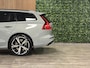 Volvo V60 T8 AWD Recharge Ultra Dark Performance Edit. | 360° Camera | Schuifdak | Head-Up Display | Harman Kardon | Polestar Engineered | 455pk | Adaptieve Cruise Control | Stoelverwarming voor+achter | Stuurwielverwarming | Full LED Meesturende koplampen | Pilot Assist | BLIS Dode Hoek Detectie | Elektrische voorstoelen geheugen | Contour stoelen met wit stiksel en bies | Zitting verlenging voorstoelen | Lederen dashboard | 19 Inch | Google Infotainment | Keyless Drive | Parkeersensoren voor+achter | Privacy Glass | Elektrisch bedienbare achterklep | DAB Radio | Apple Carplay/Android Auto | Volvo On Call met mobiele App functie | Vapour Grey Metallic |